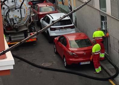 Imagen secundaria 1 - Limpieza de tuberías y efectos del último reboso en una pared. 
