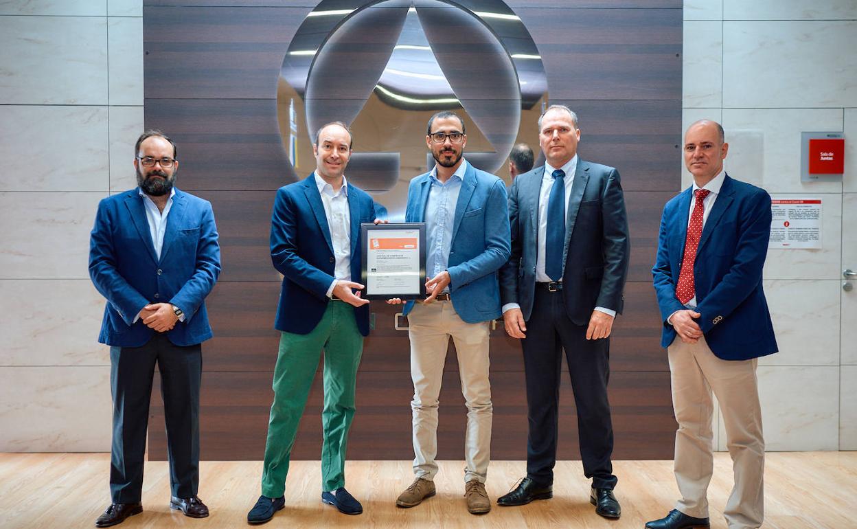 Entrega del certificado al equipo de seguridad de la información de SPAR Gran Canaria
