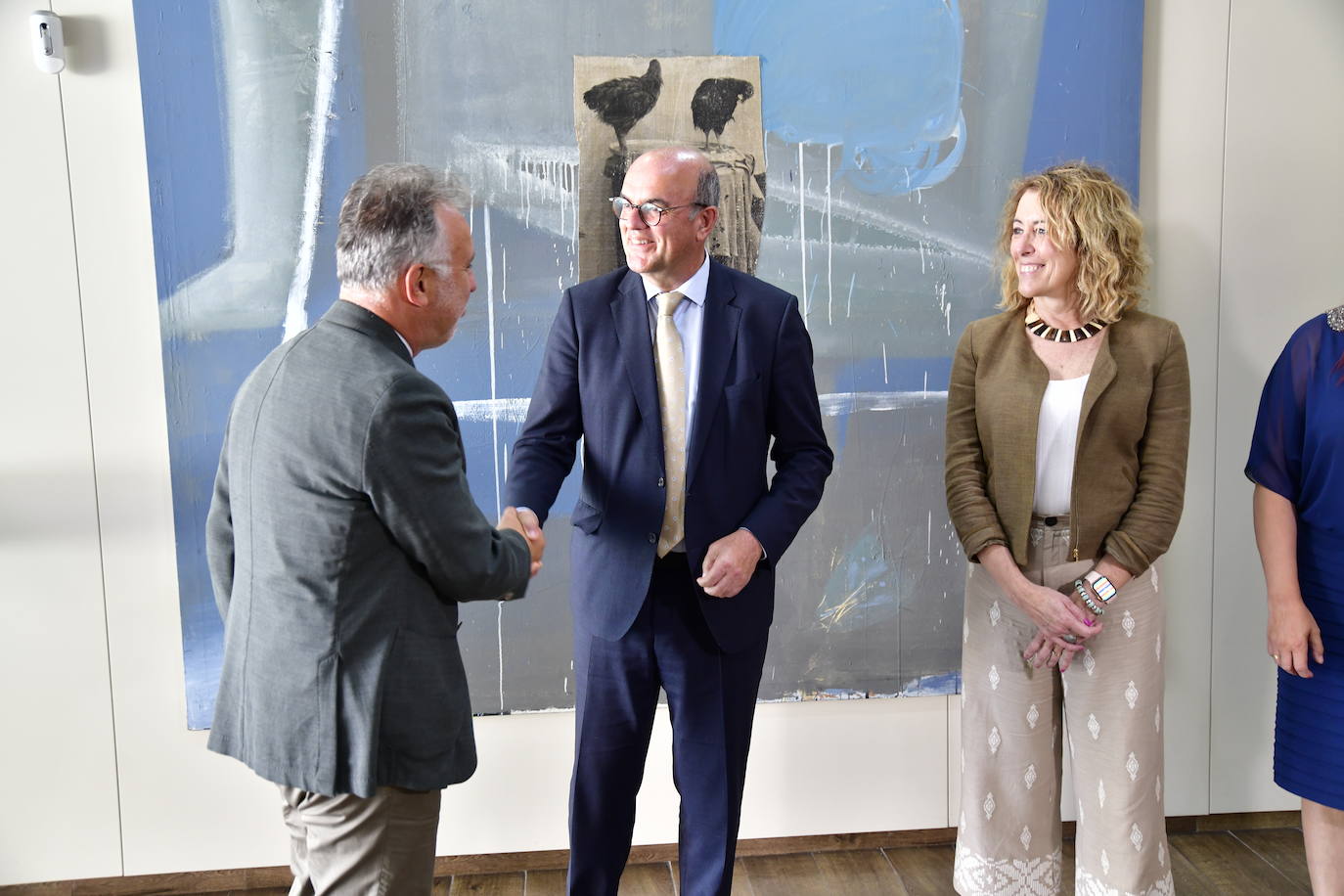 El presidente Torres saluda a Anselmo Pestana. 