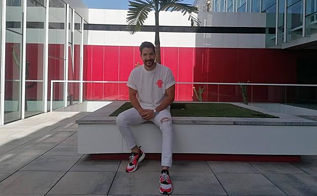 Carlos Torres en su parada en la sede de CANARIAS7. 