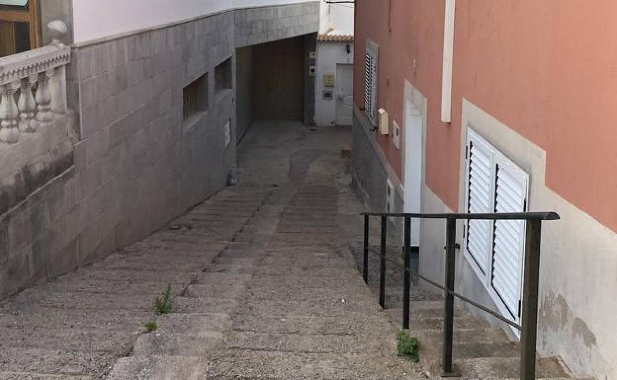 Vista de la fuerte pendiente de la calle Vía Láctea, en pleno casco de Ingenio. 