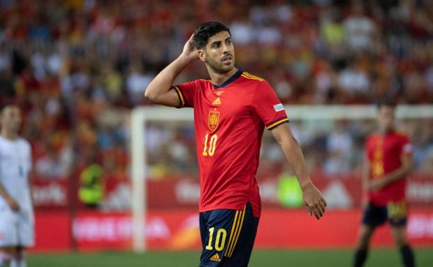 Marco Asensio, durante un partido con la selección española./JORGE GUERRERO / AFP