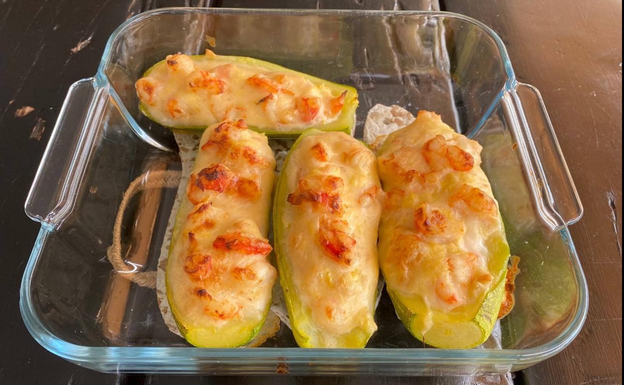 Calabacines rellenos de gambones