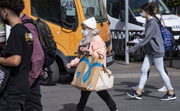 Los virólogos piden mantener el «sentido común» con el uso de la mascarilla