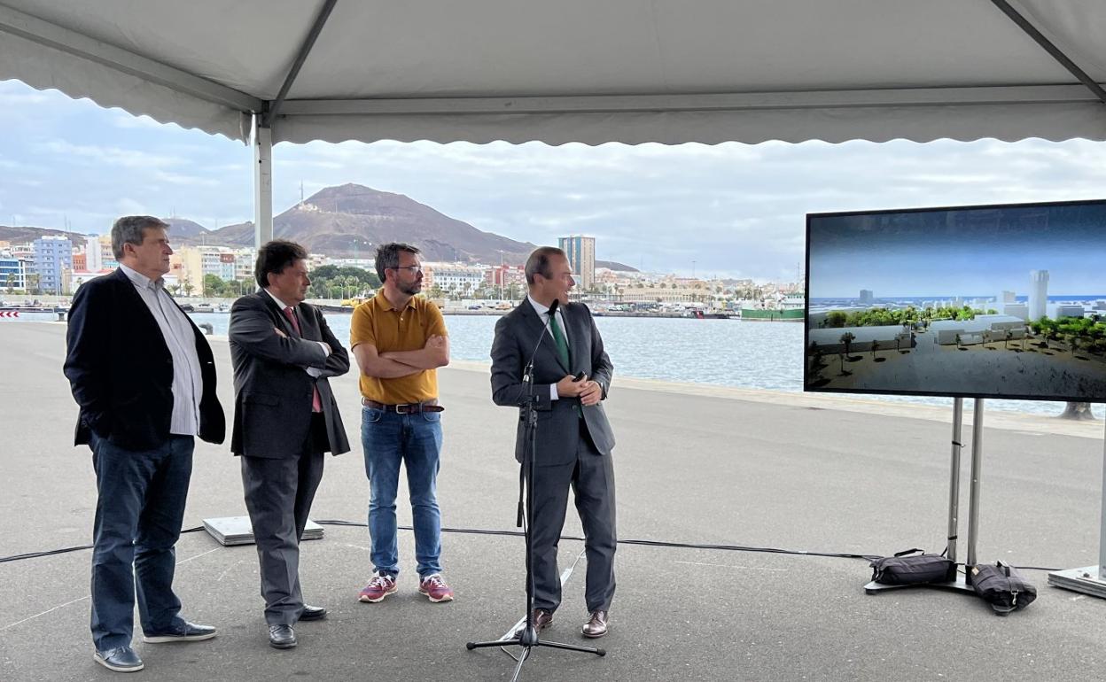 Doreste, Zamorano, Ibarra e Hidalgo durante la presentación del nuevo parque, en el Muelle de Sanapú. 