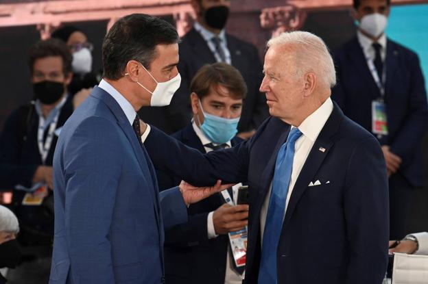 Sánchez y Biden se saludan en la cumbre del G-20 del pasado octubre..