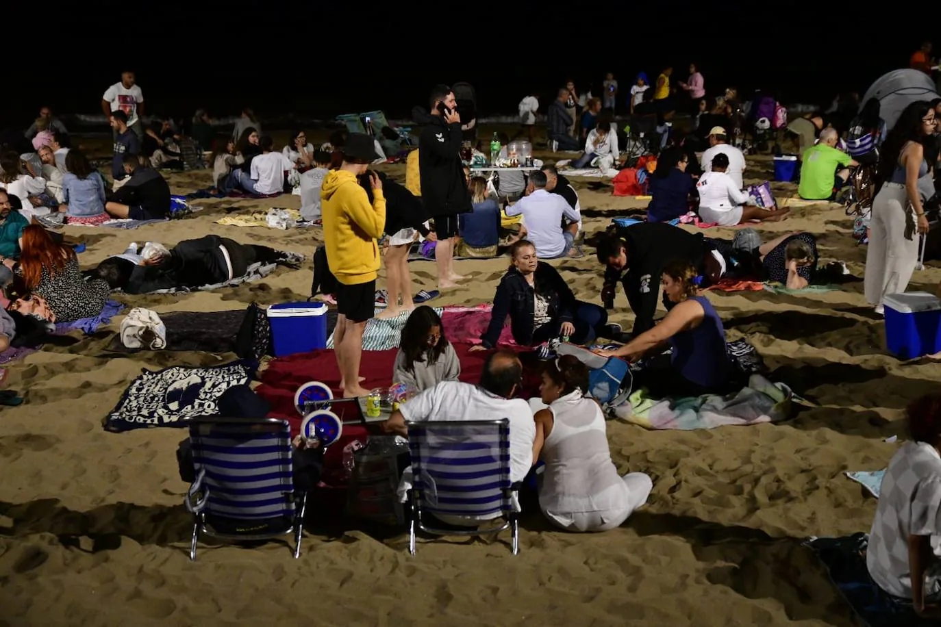 Fotos: Lleno total en las Canteras para disfrutar de la noche de San Juan