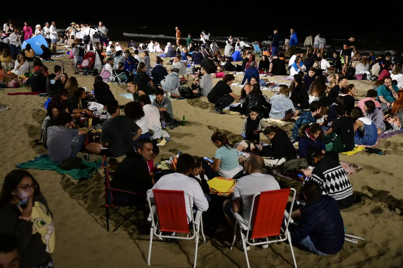 Fotos: Lleno total en las Canteras para disfrutar de la noche de San Juan