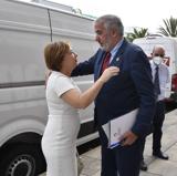 Los rectores saludándose. 