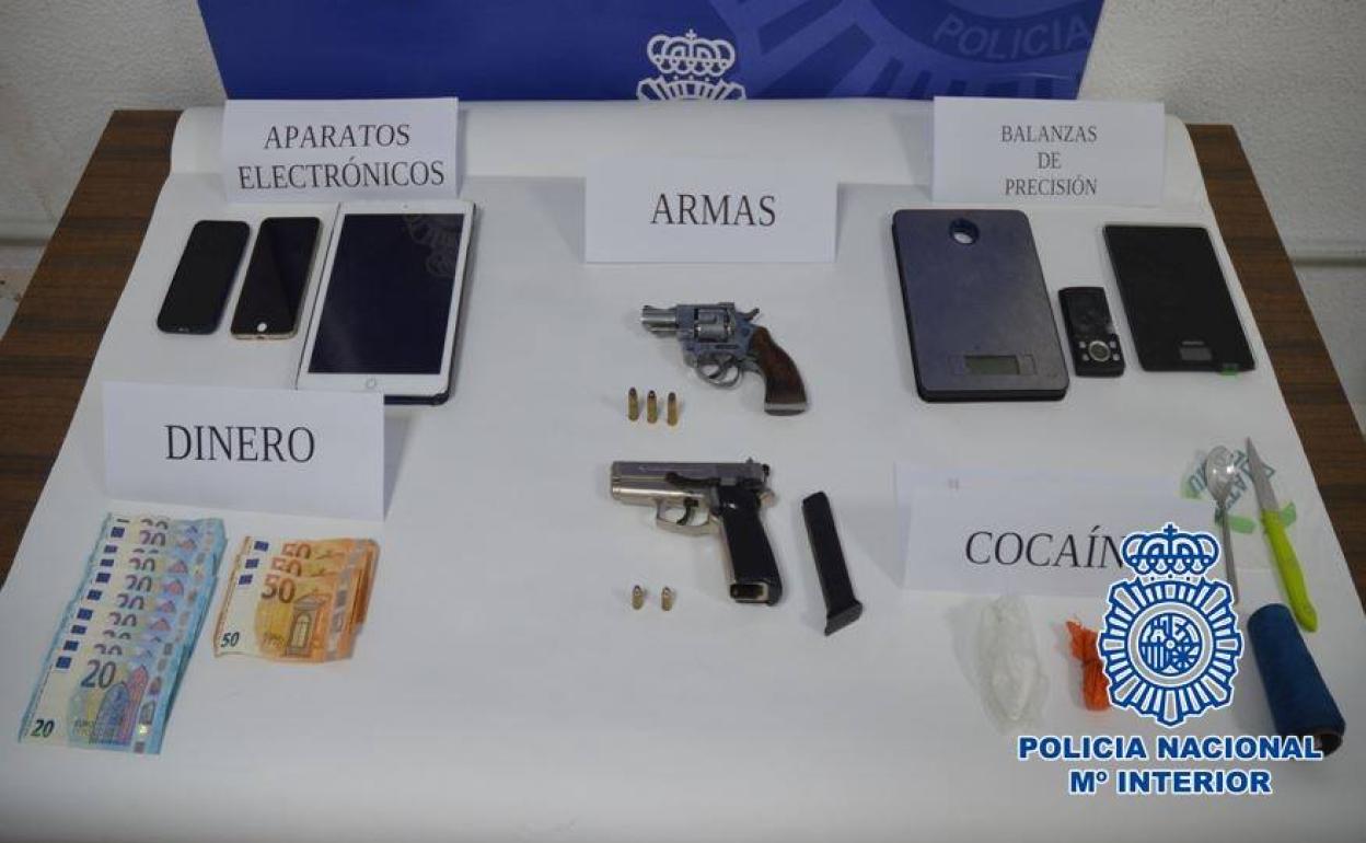 Pillado con dos pistolas y cocaína para su venta en Tenerife