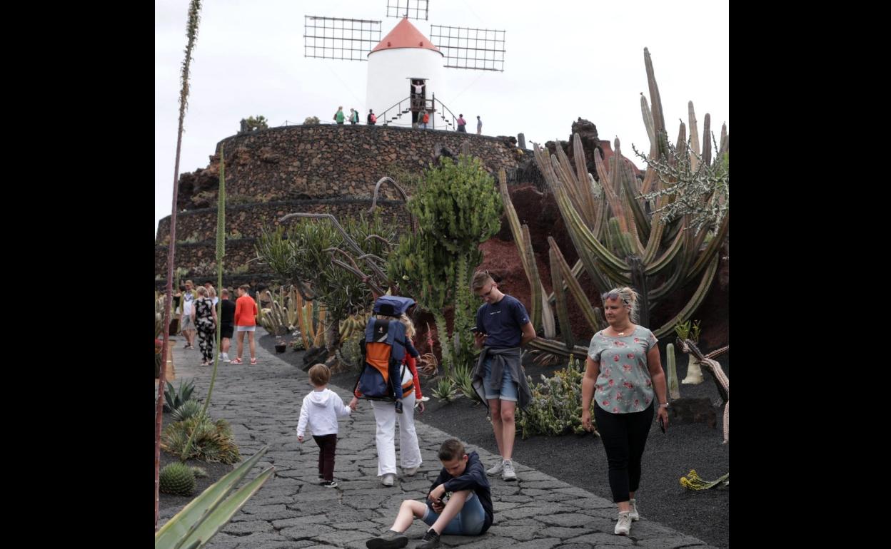 El turismo ha vuelto a Canarias y se prevé que este año cierre en un 80% o 90% respecto a 2019 