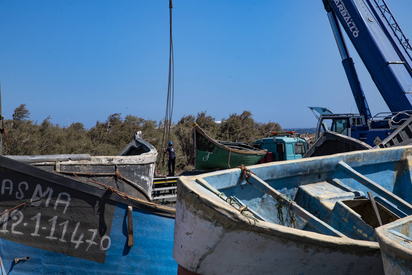 Fotos: Decenas de pateras y cayucos amontonados en Arinaga