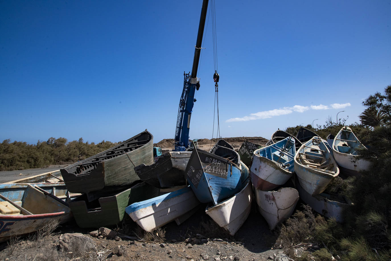 Fotos: Decenas de pateras y cayucos amontonados en Arinaga