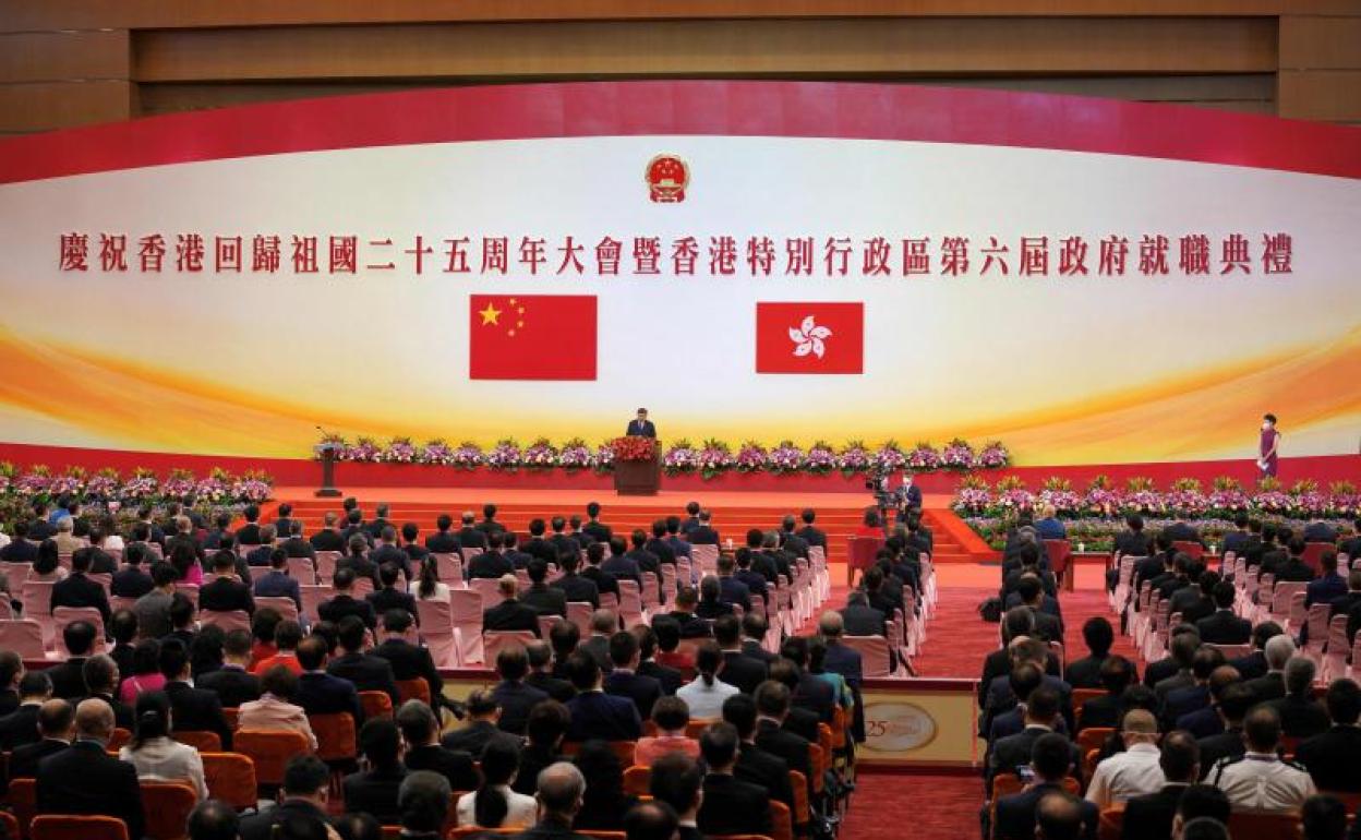 Xi Jinping se dirige al millar de delegados desde un escenario vacío por las medidas contra el coronavirus 