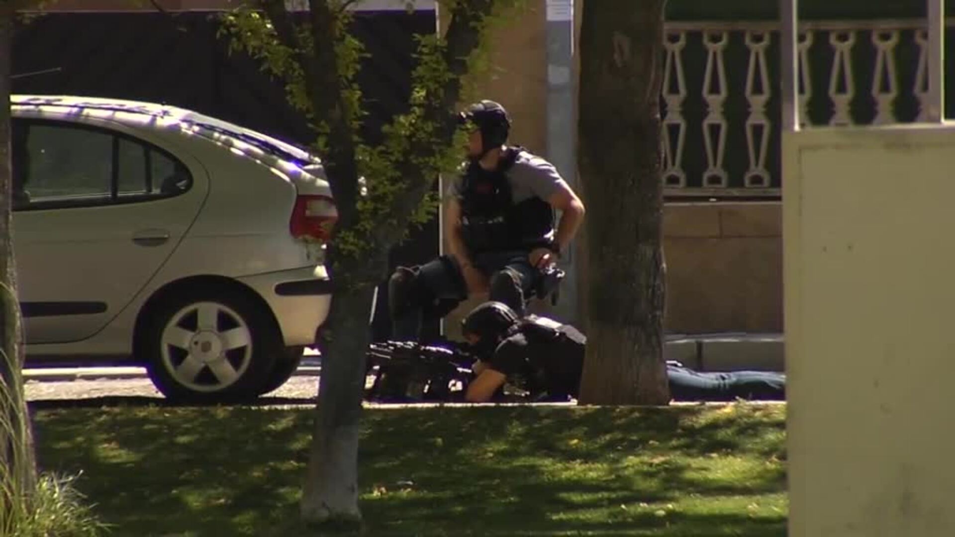 Un hombre mata a otro en Santovenia, Valladolid, y se atrinchera con al menos un rehén y dispara a un agente