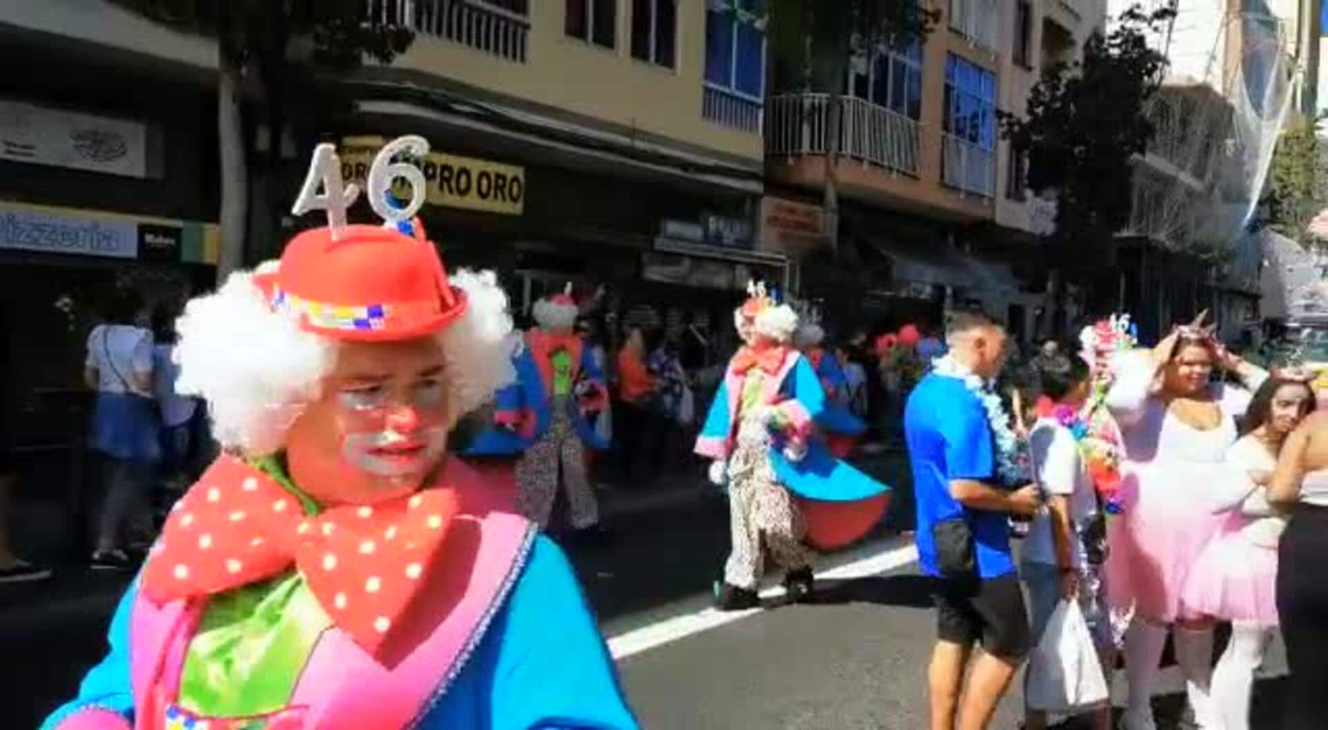 Arranca la cabalgata del carnaval del verano en la capital