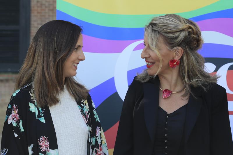 Yolanda Díaz, junto a Ione Belarra, secretaria general de Podemos, en un acto del Orgullo Gay. 