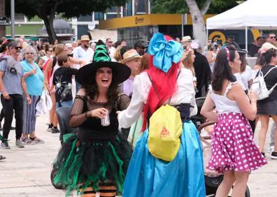 Imagen secundaria 1 - Éxito de la cita carnavalera en la capital grancanaria