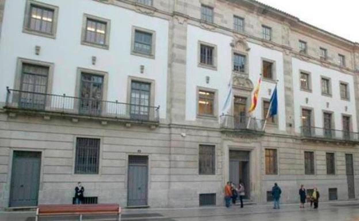 Exteriores de la Audiencia de Pontevedra. 