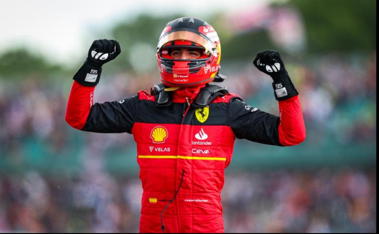 Carlos Sainz celebra su victoria en Silverstone. 