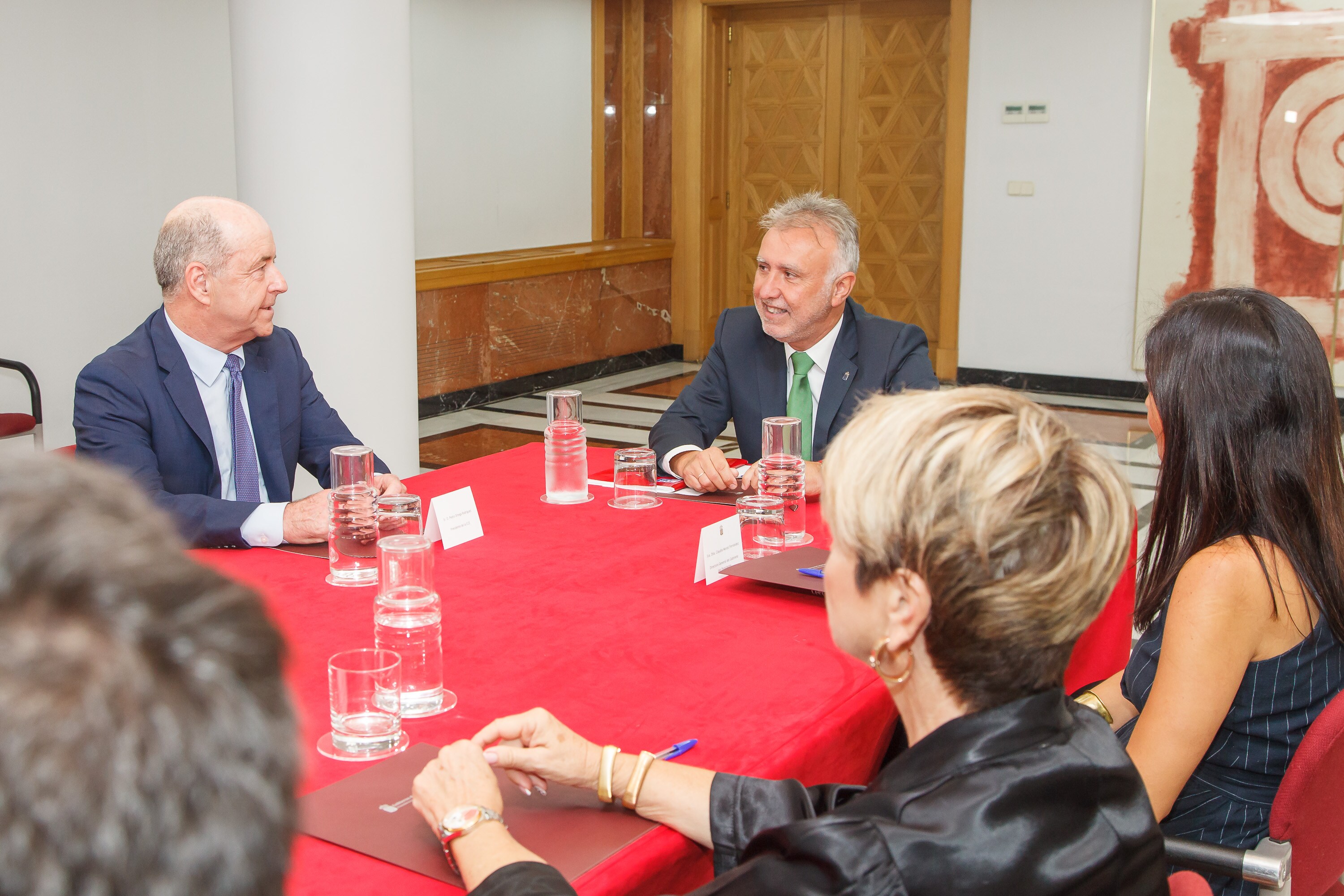 Fotos: Ángel Víctor Torres mantiene un encuentro con la Confederación Canaria de Empresarios (CCE)