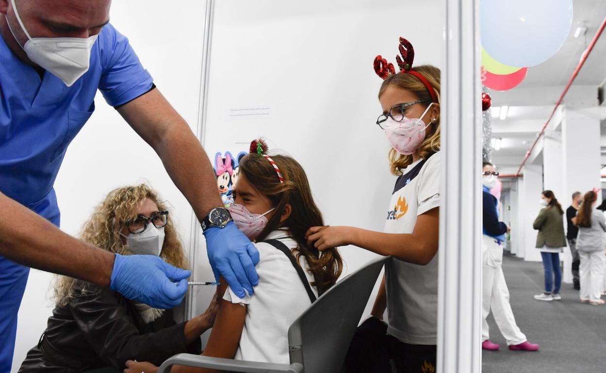 Foto de archivo del inicio de la vacunación pediátrica contra la covid en Infecar el pasado mes de diciembre. 