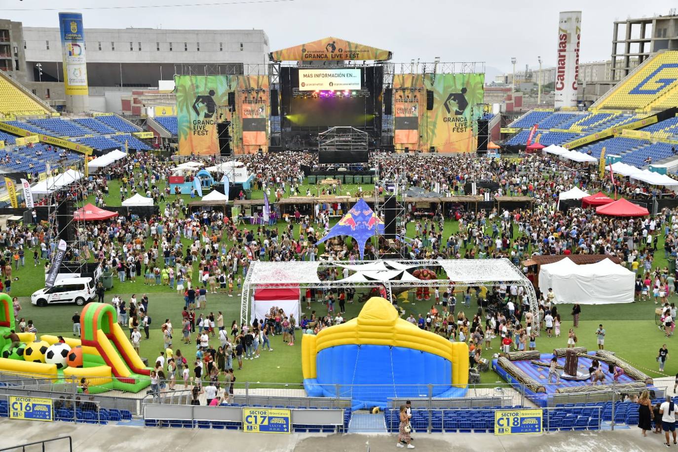 Fotos: El Granca Live Fest sube la temperatura con Efecto Pasillo