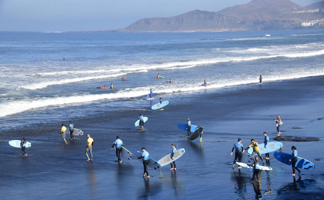 La subida del nivel del mar afectará a 147 playas de Canarias en 2050
