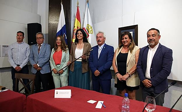 El equipo de gobierno de Evelia García, tras la toma de posesión. 