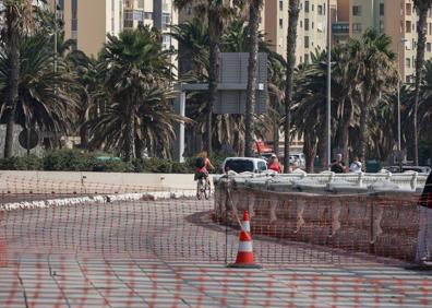 Imagen secundaria 1 - 4.000 bloques de hormigón para restituir la escollera de la Avenida Marítima