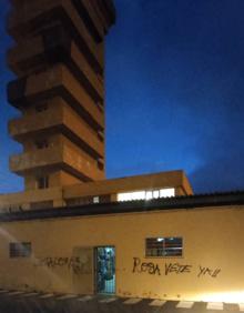 Imagen secundaria 2 - Otras pintadas en las instalaciones municipales. 