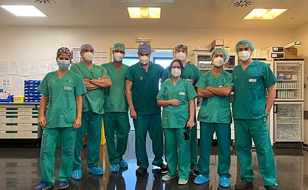 Equipo que realizó la operación y que se ompuso de profesionales del Molina Orosa de Lanzarote, el Materno Infantil de Gran Canaria y el Sagrat Cor de Barcelona. 