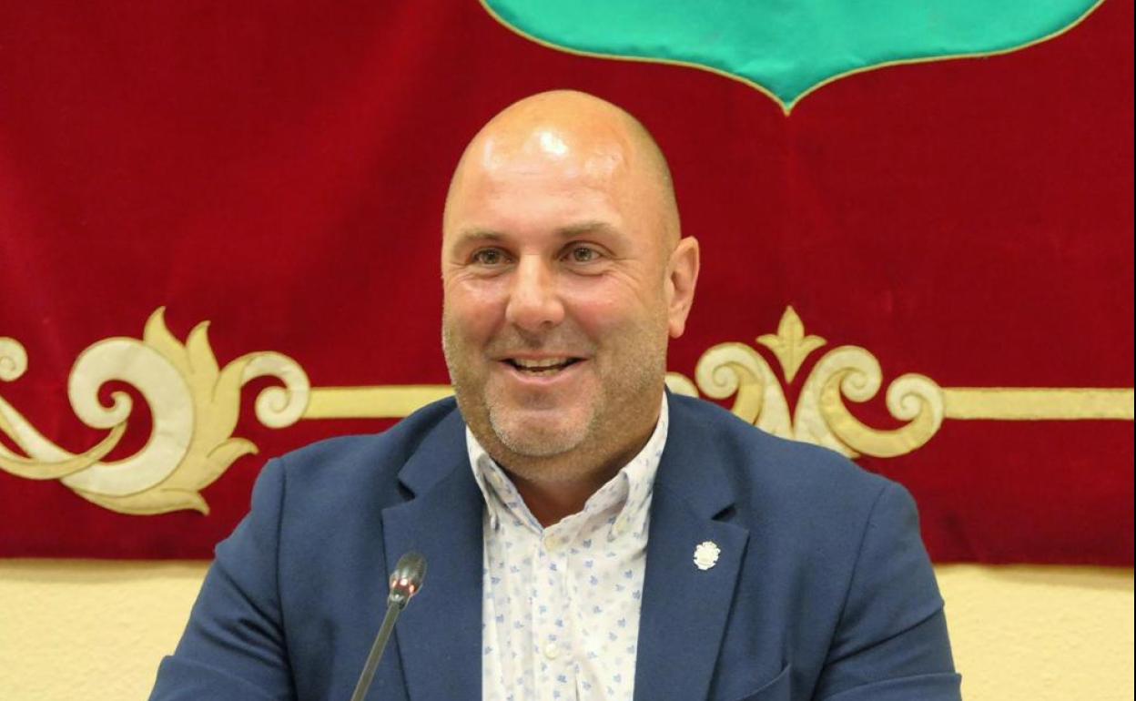 Sergio Lloret, tras tomar posesión como presidente de la Fecai en El Hierro. 