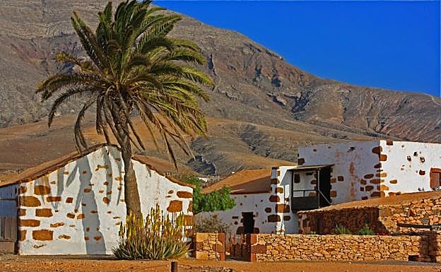 Casas tradicionales en el ecopoblado de Tefía. 