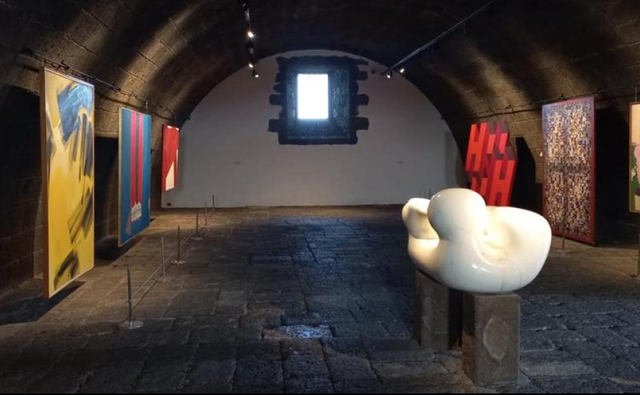 Sala principal de la colección permanente del MIAC, en Arrecife. 