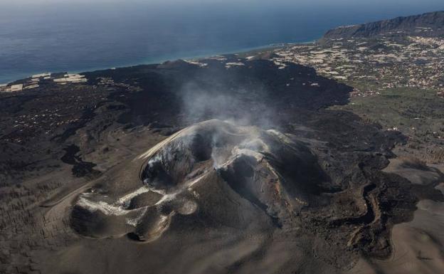 Continúan los gases nocivos en zonas próximas al volcán de La Palma
