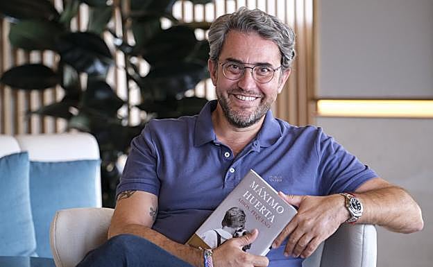 Máximo Huerta, con su novela 'Adiós, pequeño' (Planeta), este miércoles en el HotelThe Lumm, en la capital grancanaria . 