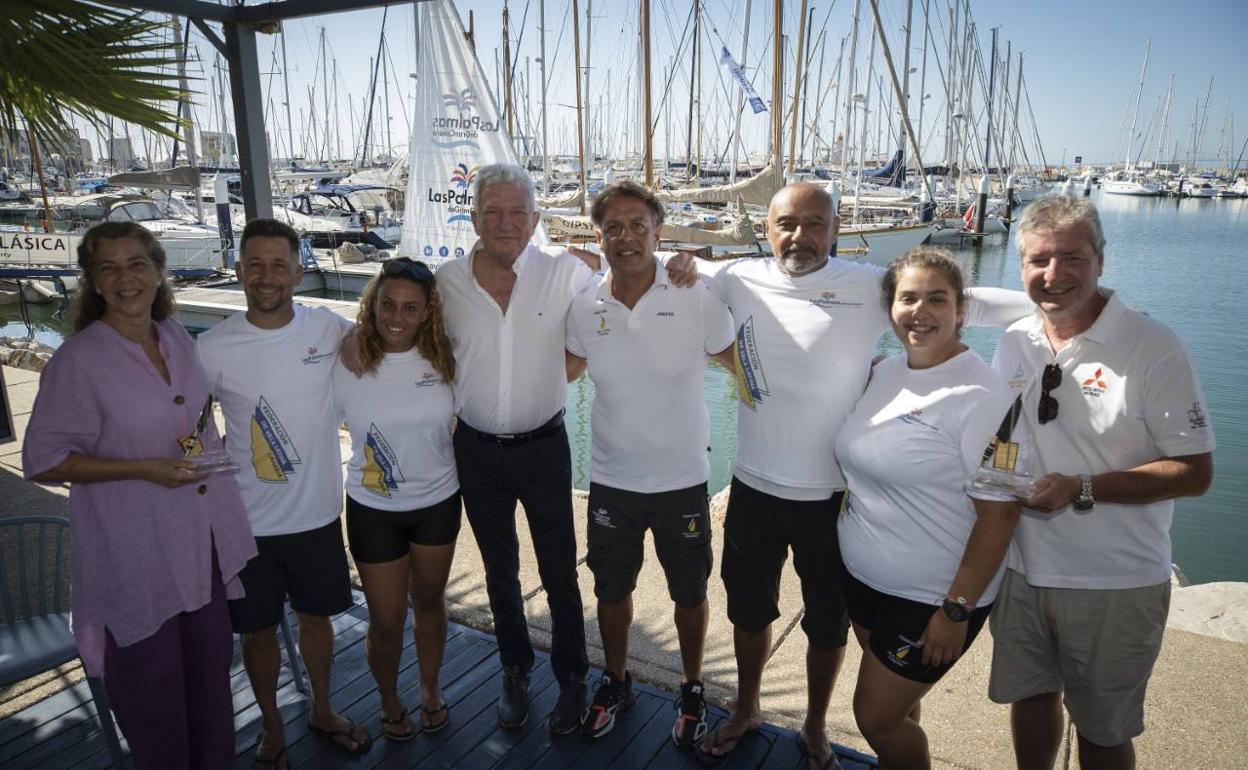 Imagen de las autoridades políticas y deportivas en Cádiz. 