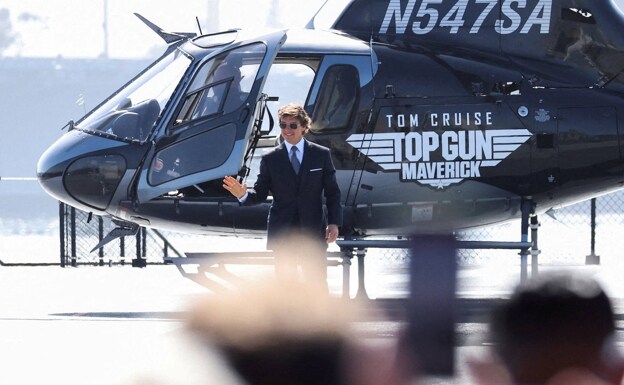 Cruise llegando al estreno de 'Top Gun: Maverick'