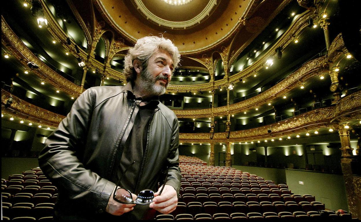 Ricardo Darín, en el teatro Campos Elíseos de Bilbao, durante la presentación de una obra de teatro.