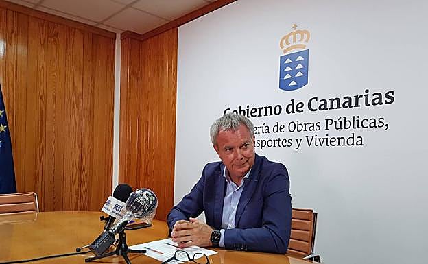 Imagen de archivo del consejero de Obras Públicas del Gobierno de Canarias, Sebastián Franquis. 