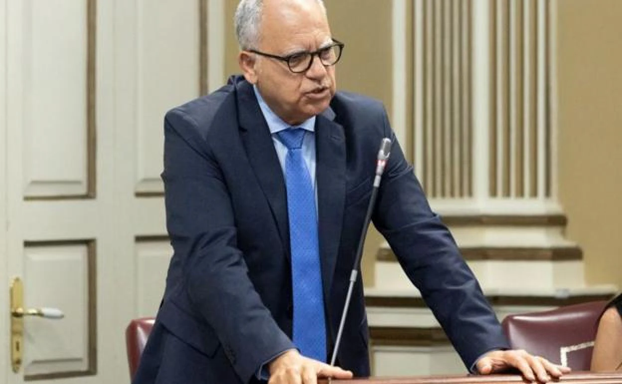 Casimiro Curbelo, durante una intervención en el Parlamento de Canarias. 