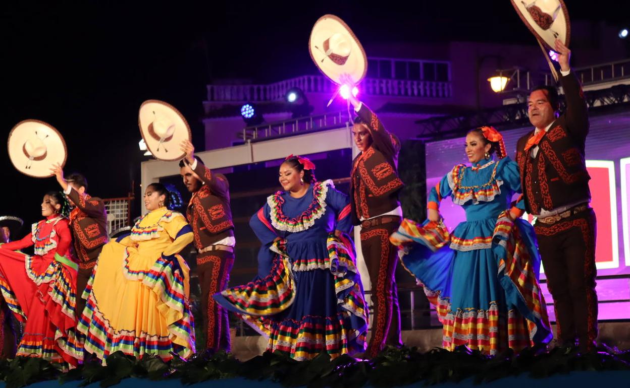 Actuación del grupo Viva Chihuahua. 