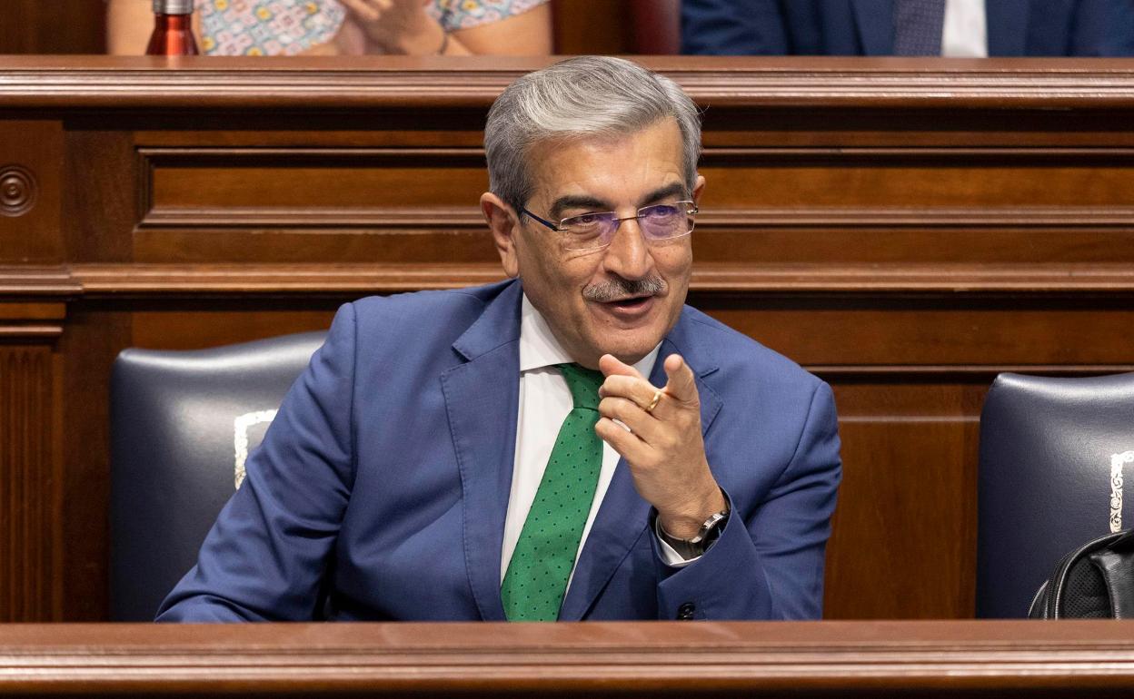 Rodríguez niega su dimisión tras el conflicto de NC con Interior