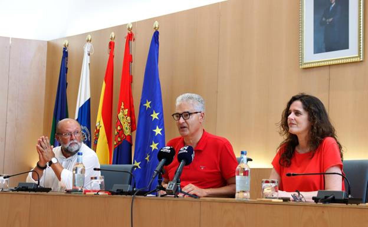Kika Fumero y el alcalde José Juan Cruz Saavedra. 