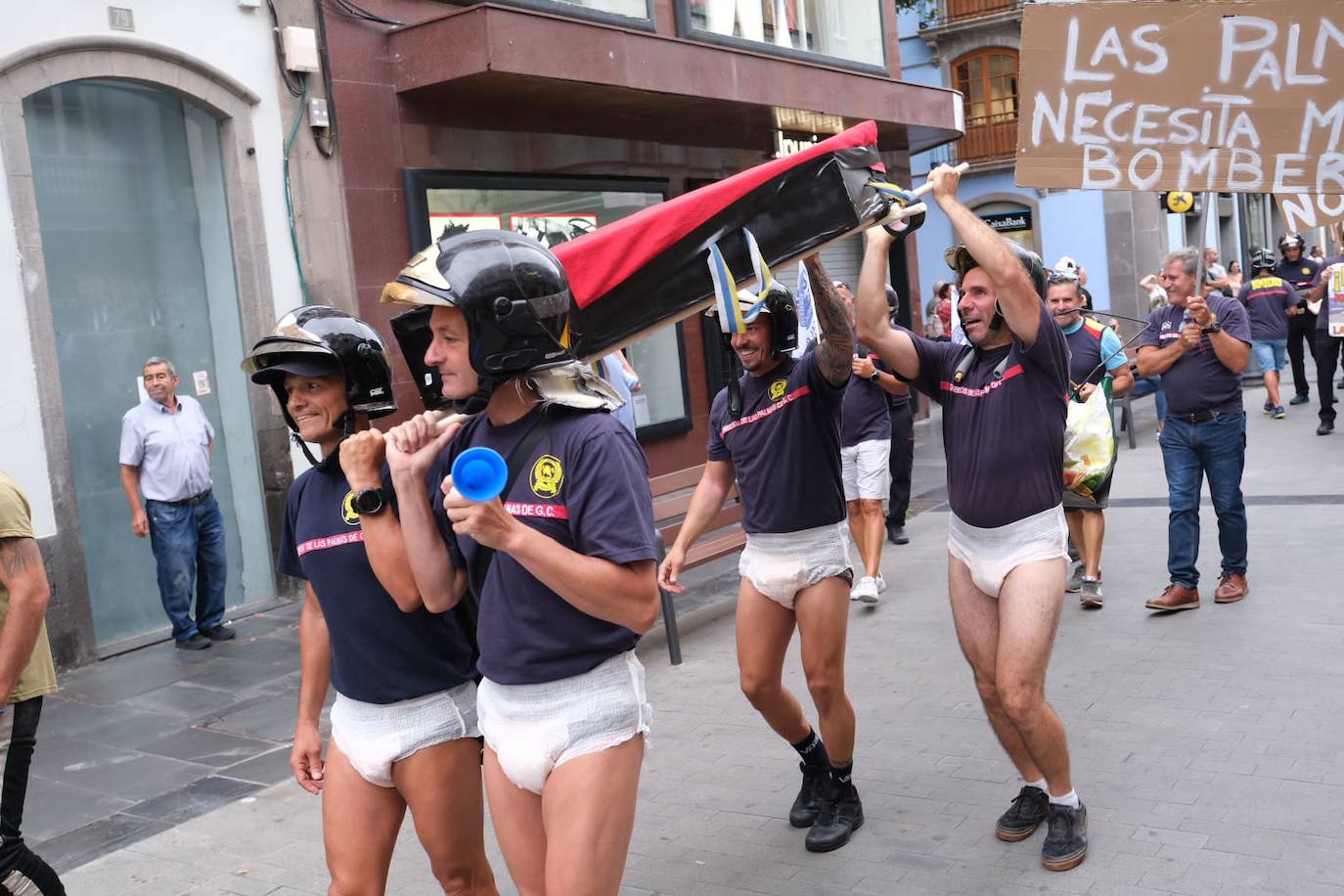 Fotos: Los bomberos, en pañales