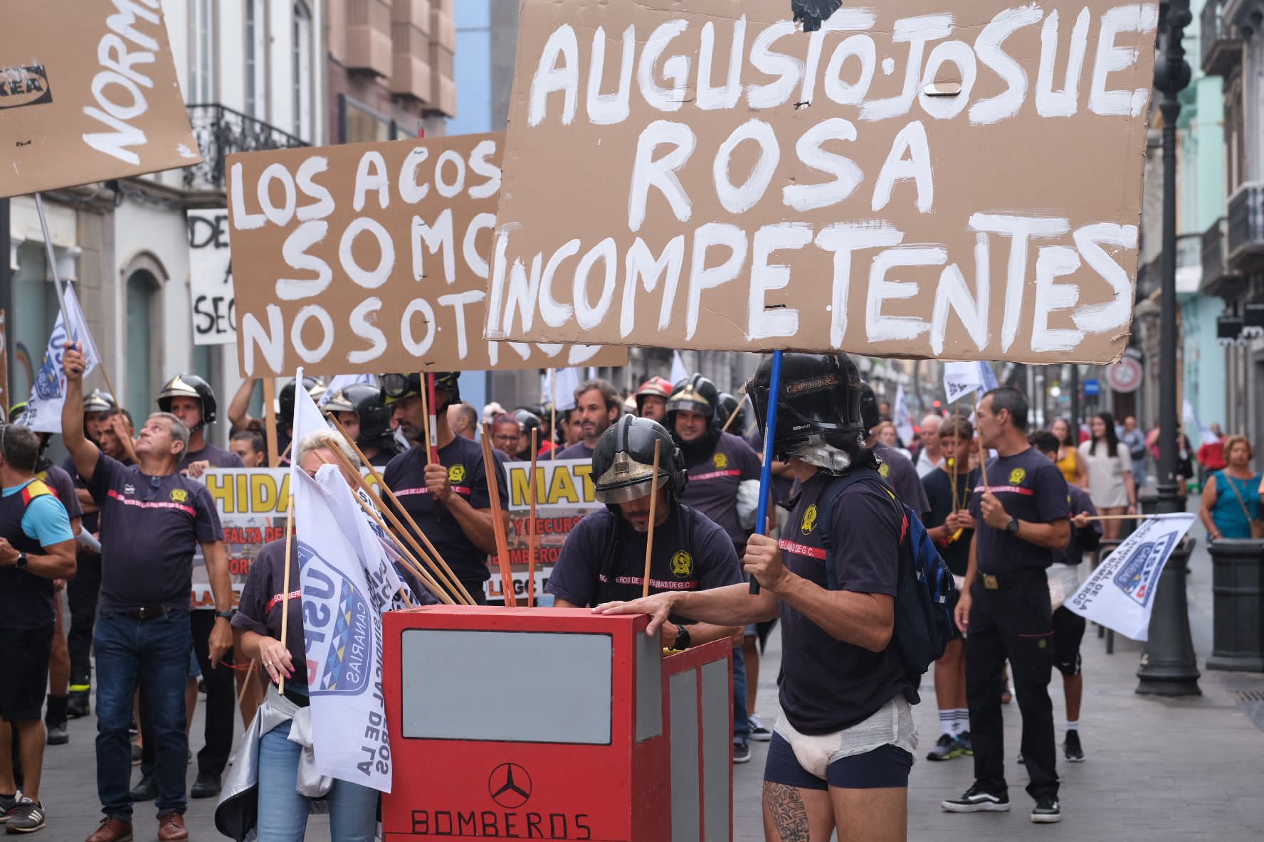 Fotos: Los bomberos, en pañales