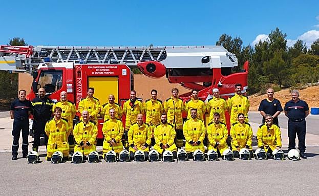 Imagen principal - Los bomberos de Gran Canaria formarán a sus mandos en Francia