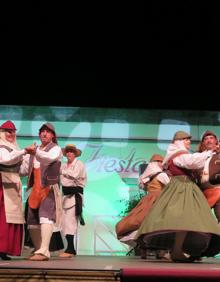 Imagen secundaria 2 - El folclore inunda la Plaza Grande de Guía