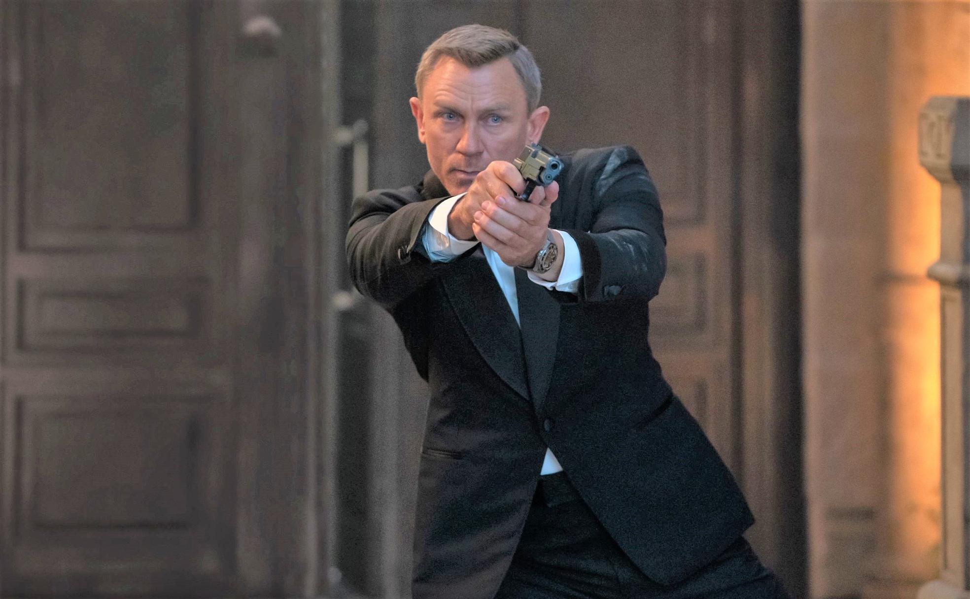 Daniel Craig como Bond. 